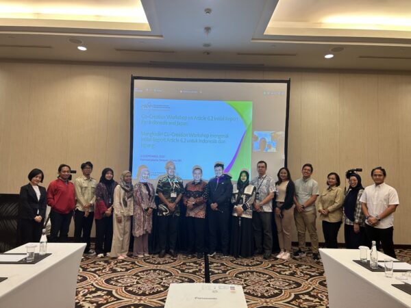 A group photo of workshop participants.