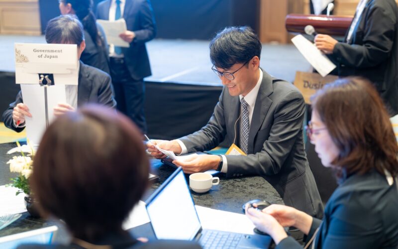 DSC01147 JP Gov small2