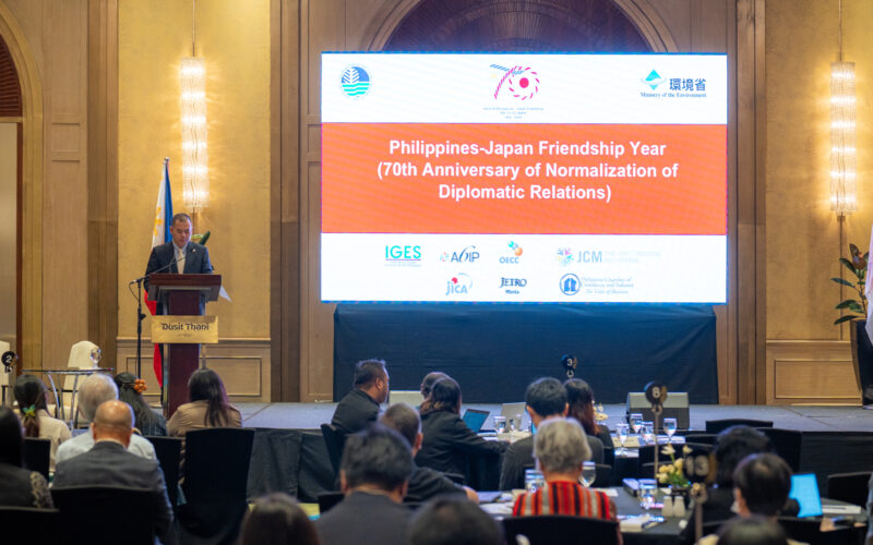 DSC03395 HDR JICA with screen