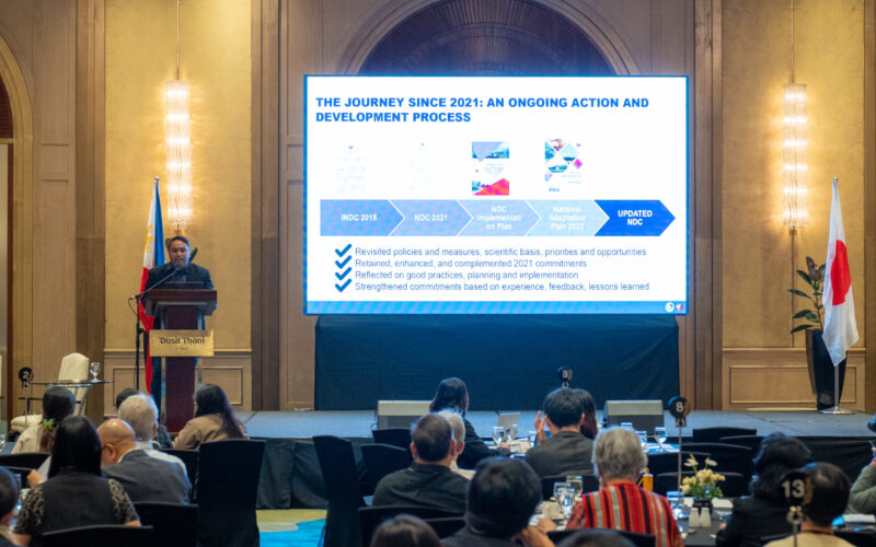 DSC03403 Jay with screen