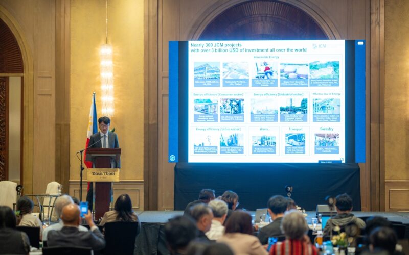 DSC03419 Okano with JCM screen