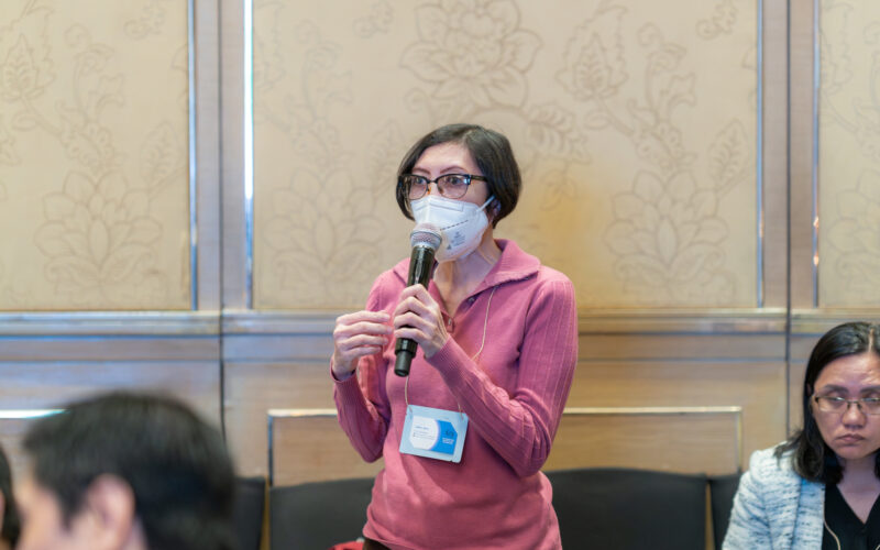 DSC09839 QA woman with pink shrrt