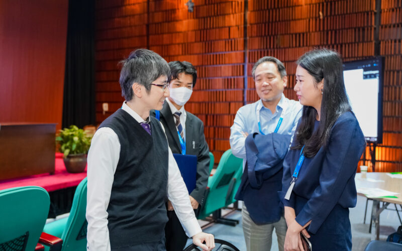 PK 04022 MOEJ and audience