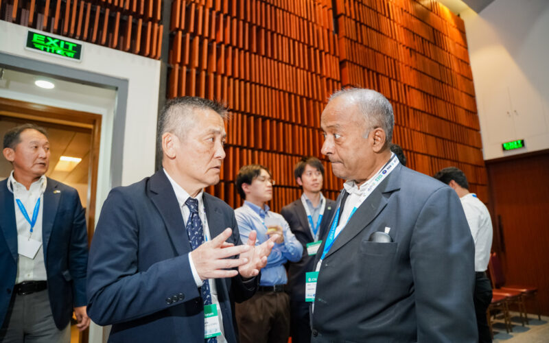 PK 04025 Audience and Mimura