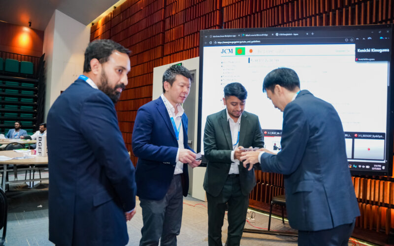 PK 04033 Business card exchange