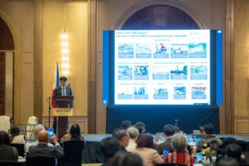 DSC03419 Okano with JCM screen