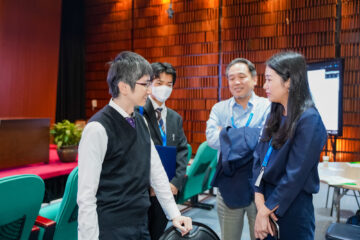 PK 04022 MOEJ and audience