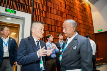 PK 04025 Audience and Mimura